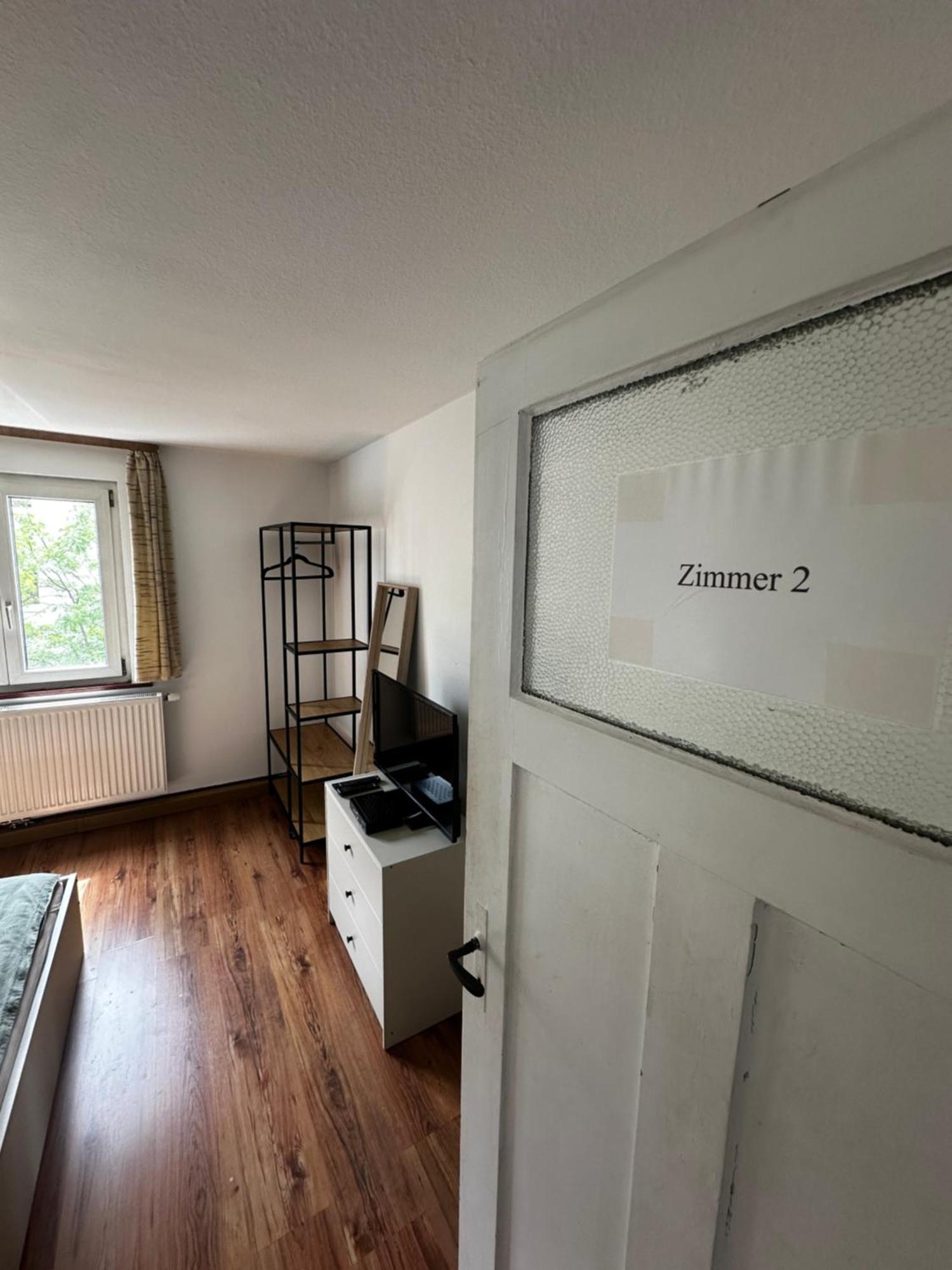 Einfaches Haus Mit Privatzimmern Und Gemeinschaftsraeumen Heilbronn Exterior photo